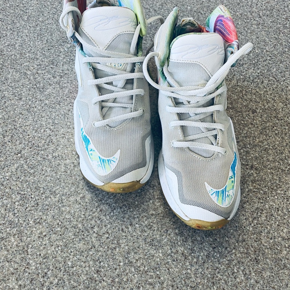 Shoes - Picture 2 of 5